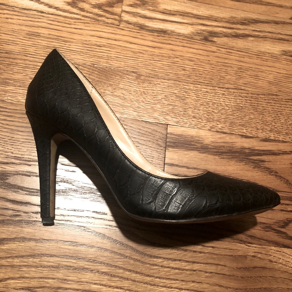 Jessica Simpson black snakeskin heels
